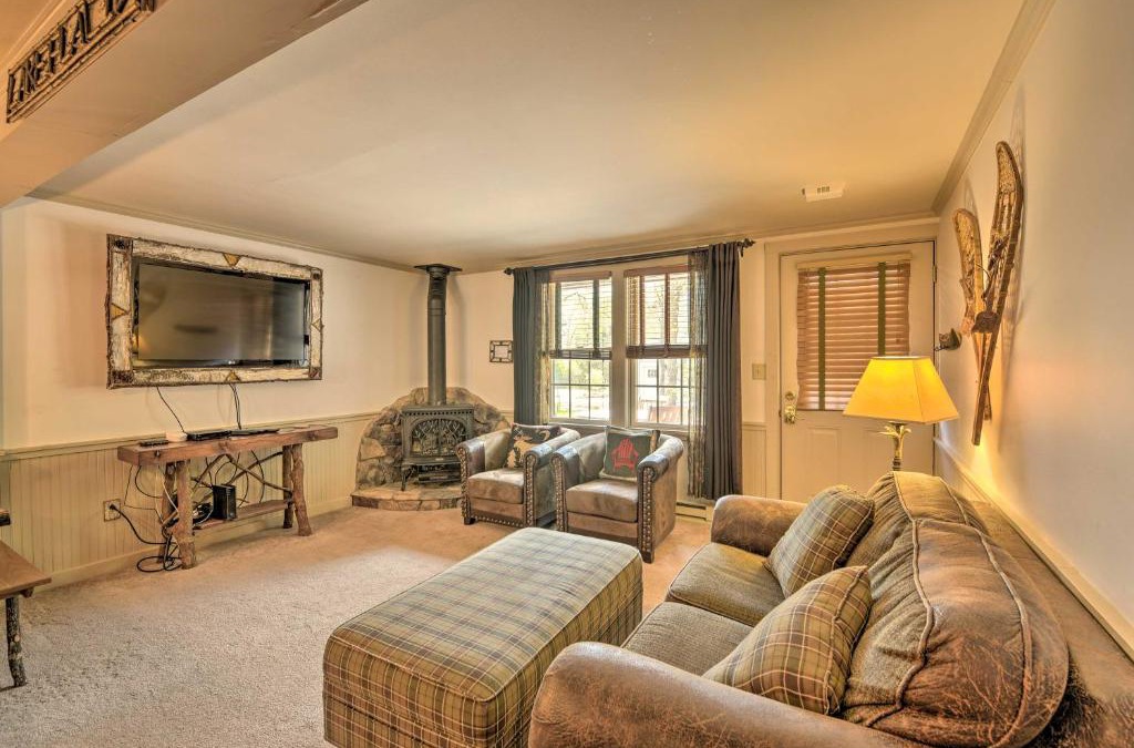 Hillcrest House | Townhome with Deck Walk to Mirror Lake and Main St!