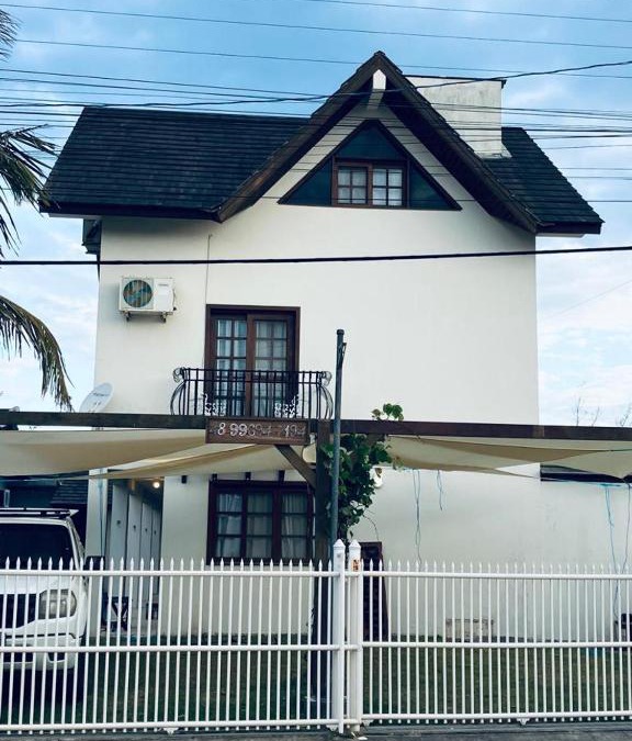 Barra de Ibiraquera Apartment | Townhouse composta por 4 triplex duas suítes a duas quadras do mar
