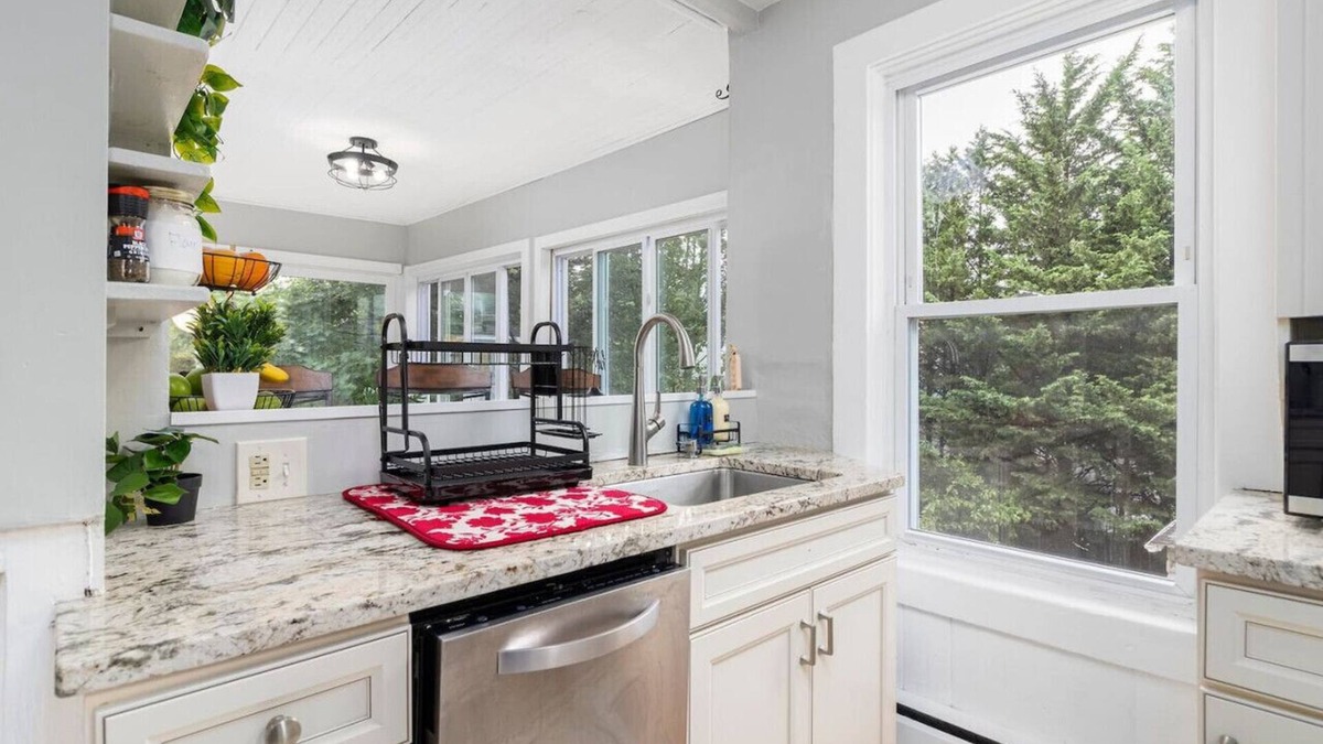 Providence Apartment | Townhouse In Providence close Brown/JWU/Hospitals