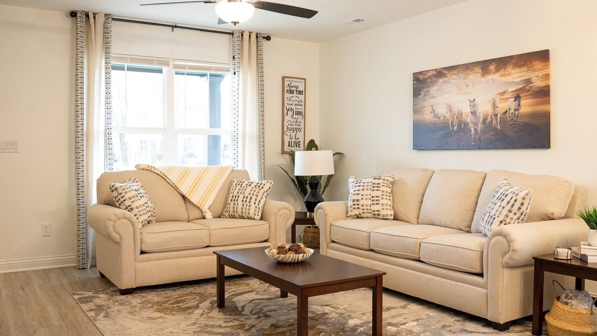Jeffersonville House | Townhouse mins to UofL & Churchill Downs/hot tub