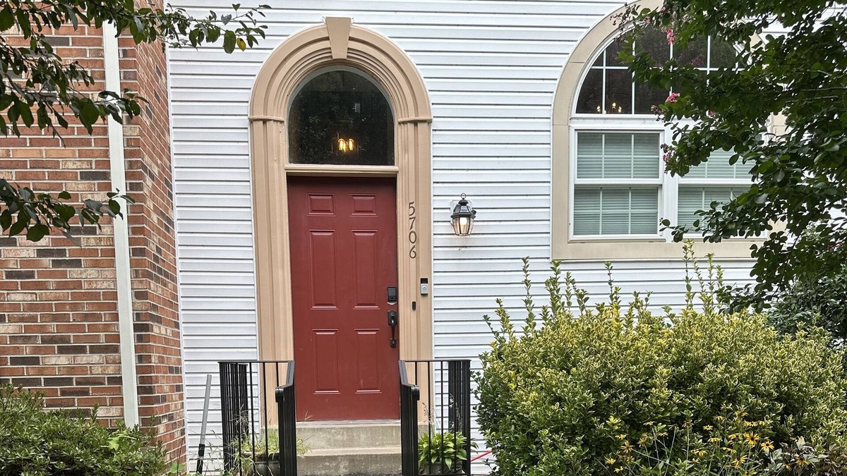 Burke House | Townhouse near DC and George Mason University
