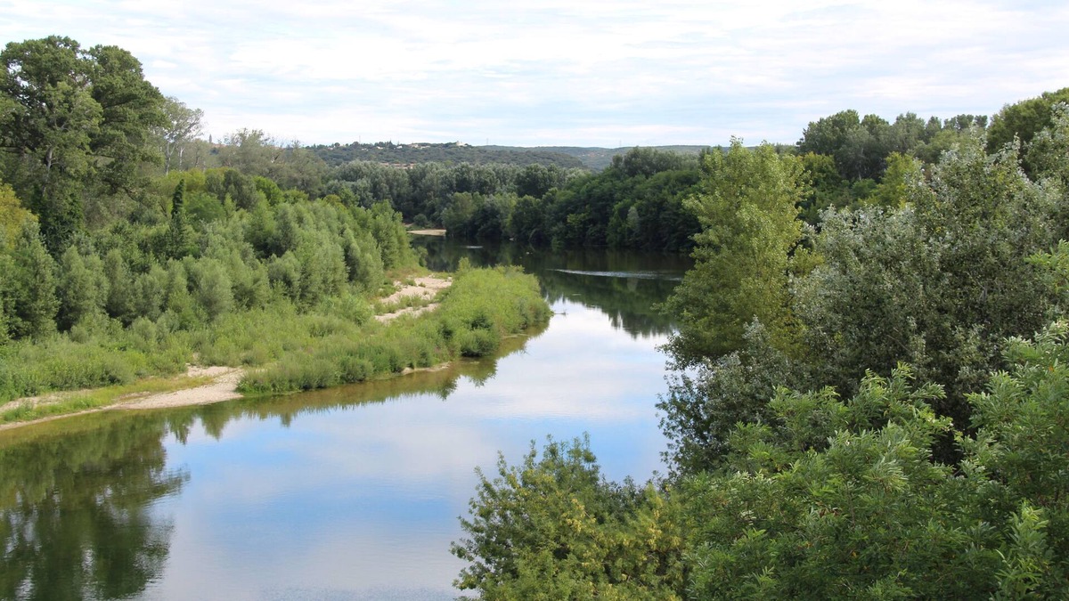 Remoulins House | Townhouse with direct view of the Gardon