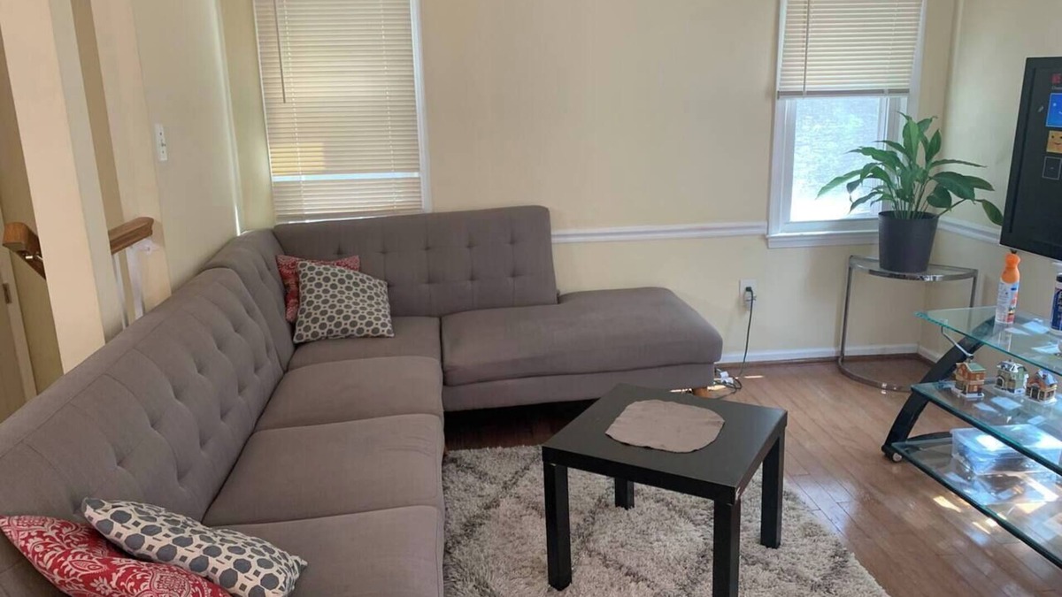 Newington House | Townhouse with free parking
