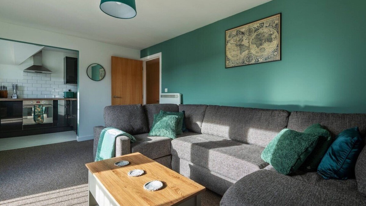 Swindon Apartment | Towpath Gardens Apartment