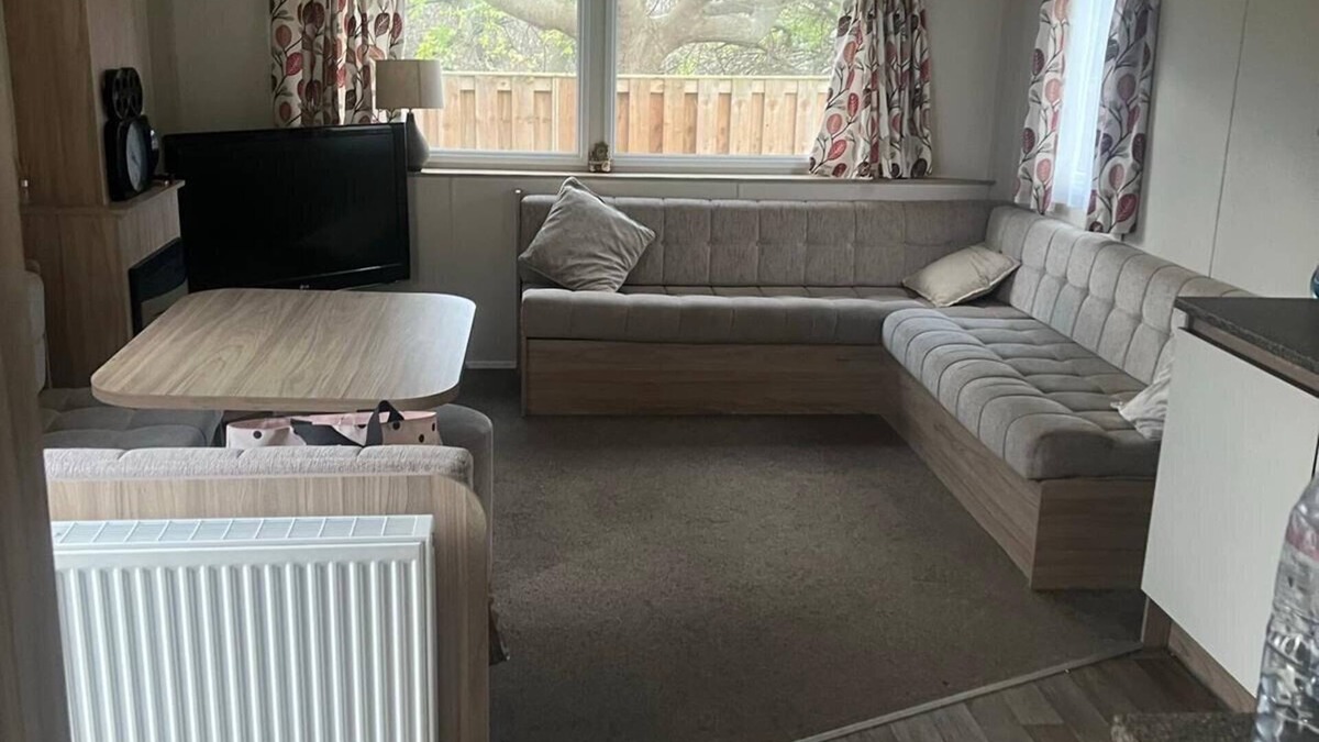 Towyn Cabin | Towyn - 3 Bed Caravan - Pet Friendly