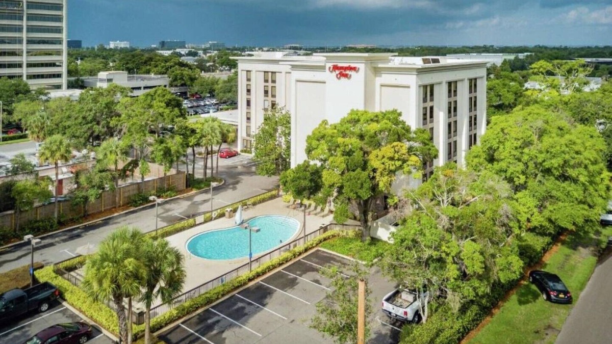 Westshore House | TPA airport hotel with free shuttle