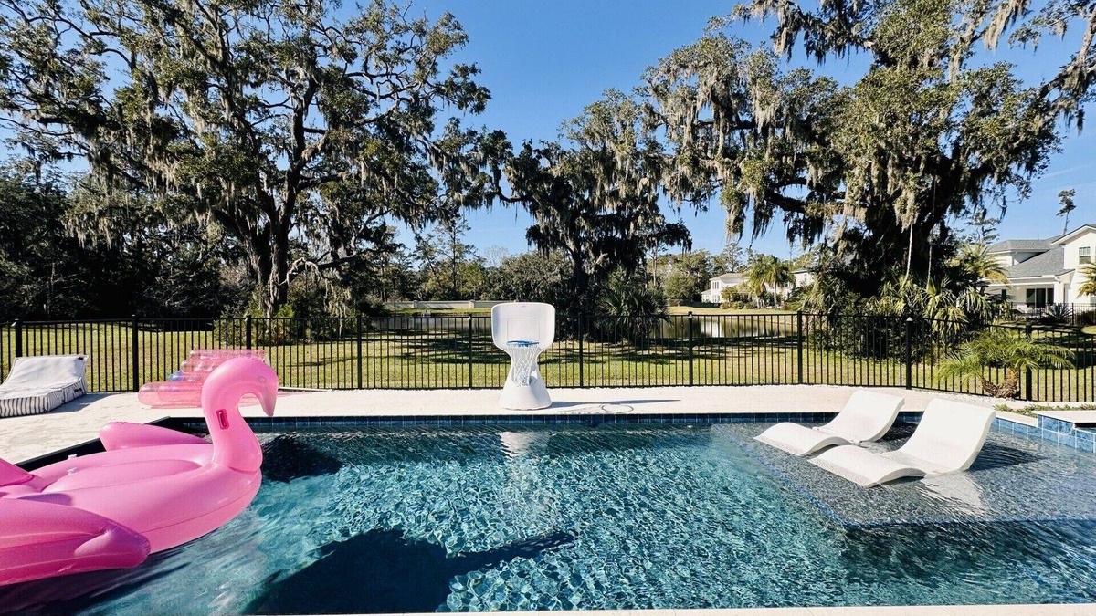 Palm Valley House | TPC Luxury Retreat-1 mile from TPC entrance