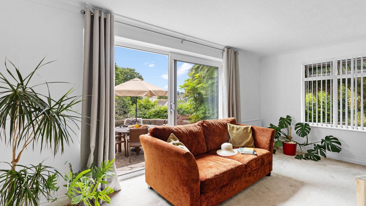 Brixham Cottage | Trade Winds - a house that sleeps 8 guests in 4 bedrooms