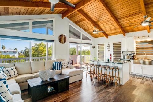 Port Pine Heights House | Tradewinds Treat
