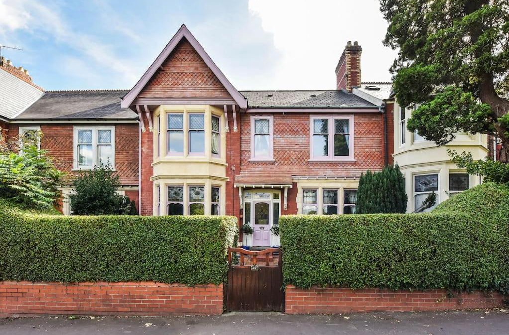 Pontcanna House | Traditional 3-Bed Property in Pontcanna with Parking