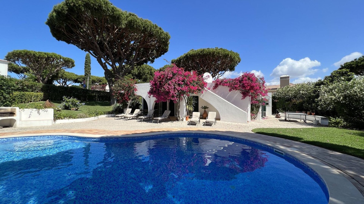 Vale do Lobo Villa | Traditional 3 bedroom villa with great pool in the heart of Vale do Lobo