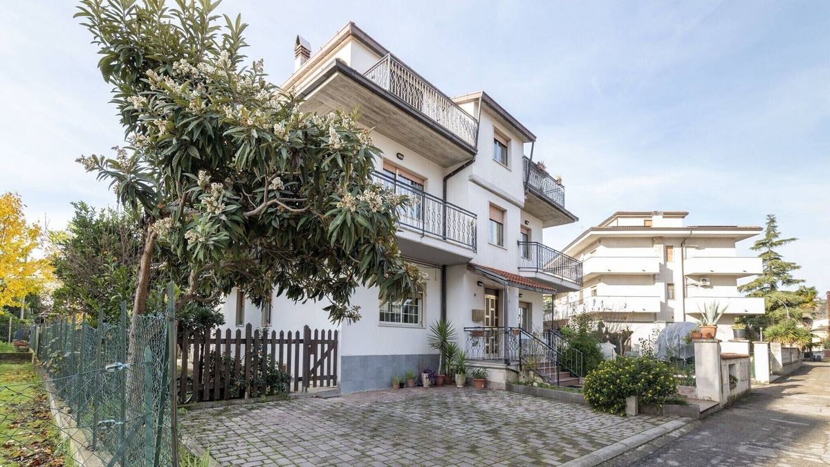 Manoppello Apartment | Traditional Apartment in Manoppello Scalo with Balcony