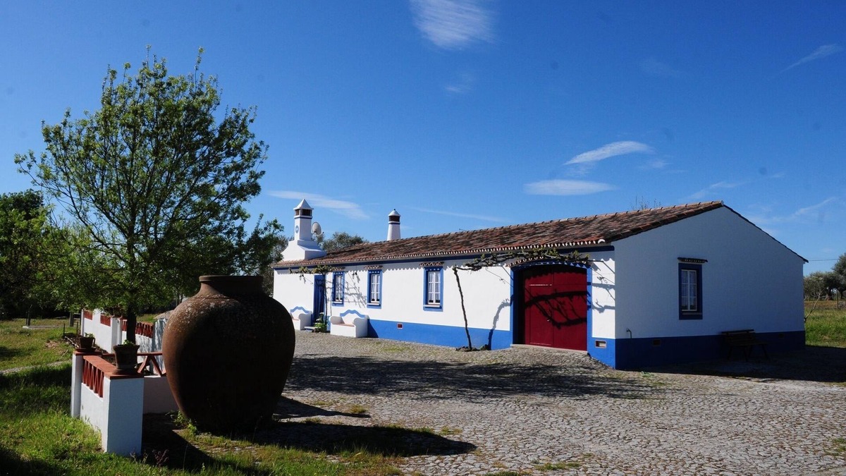 Redondo Cottage | Traditional Alentejo estate with swimming pool and children's playground.