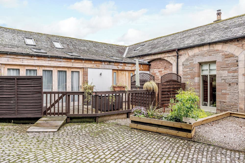 Calthwaite House | Traditional and stylish converted two storey historic coach house.