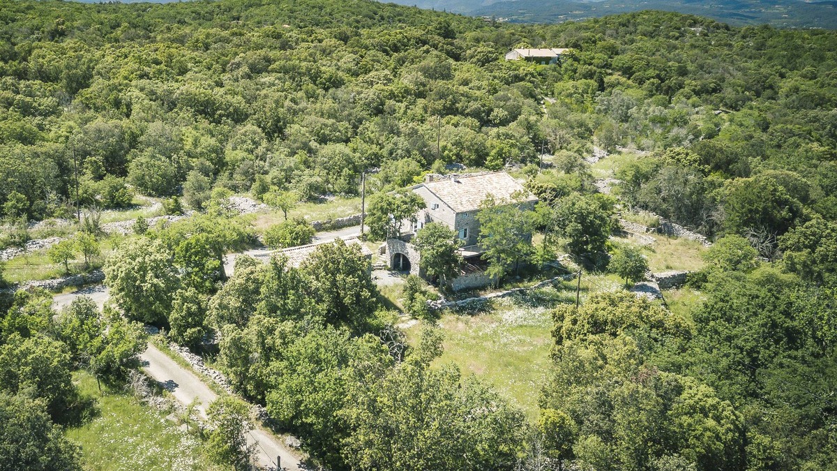 Labeaume House | Traditional Ardéchoise house, bucolic setting, timeless vacations.