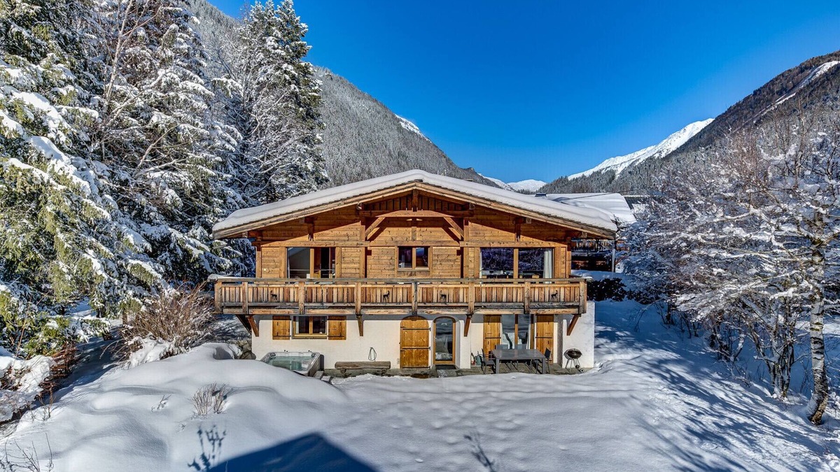 Les Tines Ski Chalet | Traditional Chalet close to Flegere Lift Station