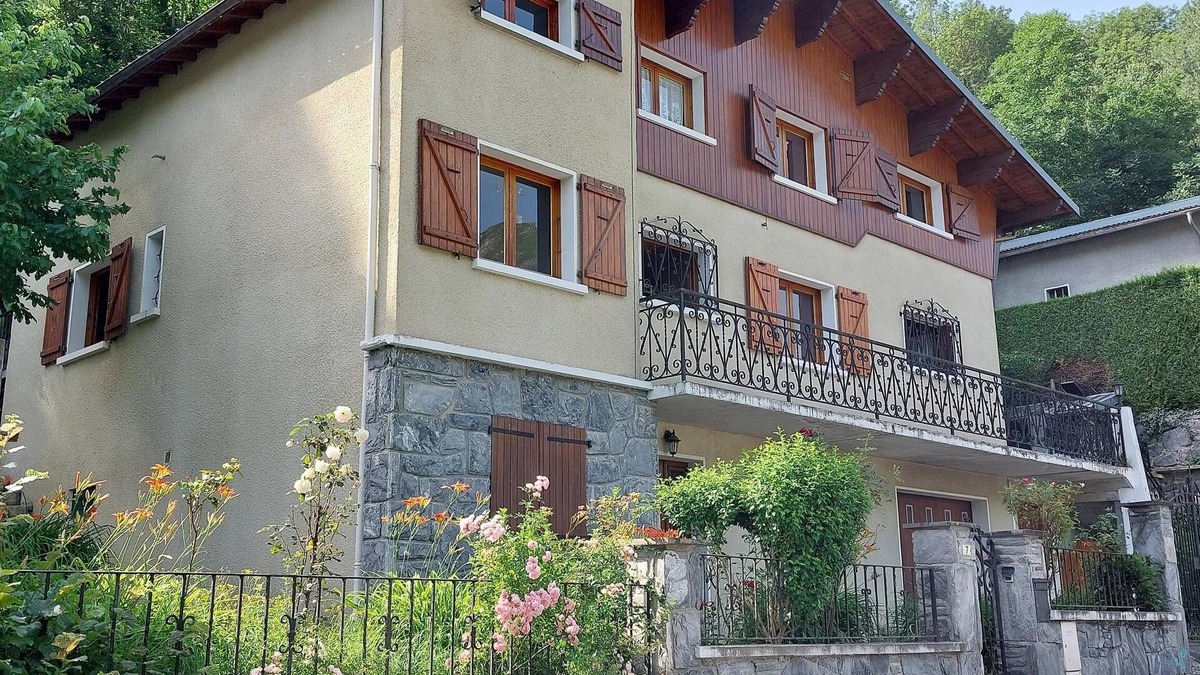 Saint-Lary-Soulan Ski Chalet | Traditional chalet dating from the 70s, fully renovated, sleeps up to 15 people