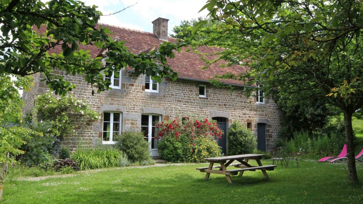 Les Monts-d'Andaine Cottage | Traditional Cottage in Normandy with WIFI and Pets Allowed