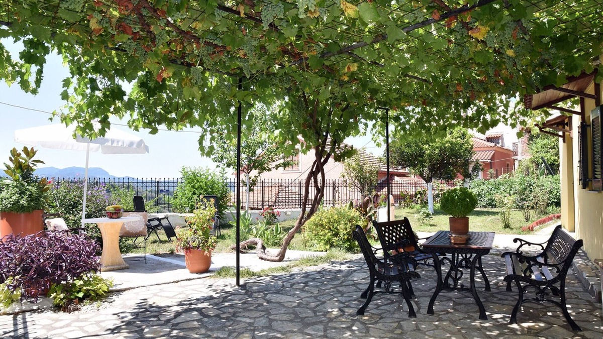Antipernoi Cottage | Traditional Cottage on the hillside of Antiperni