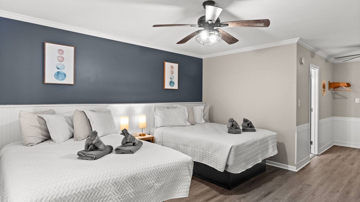 Carolina Beach Hotel | Traditional Double Queen Room Hotel- 2 Pools, Near Beach/Boardwalk, No Pets