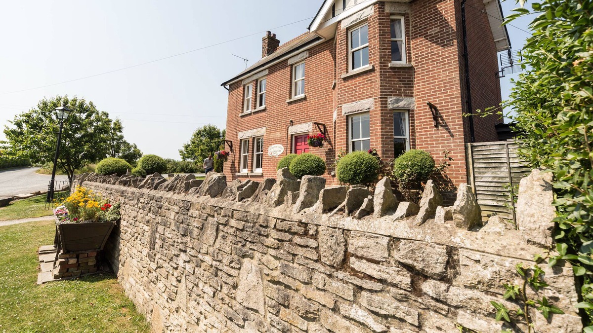 Swanage Other | Traditional Farmhouse With Private Hot-tub