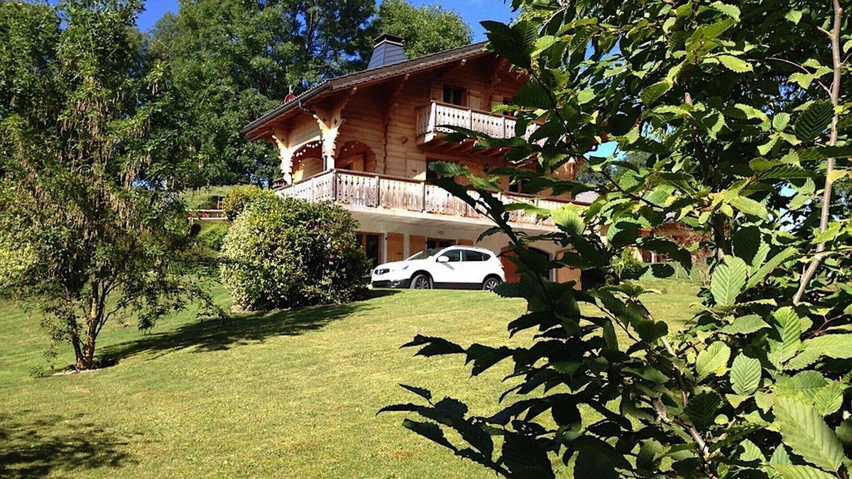 Bernex Ski Chalet | Traditional Haute-Savoie chalet near Lake Geneva. 10 sleeps