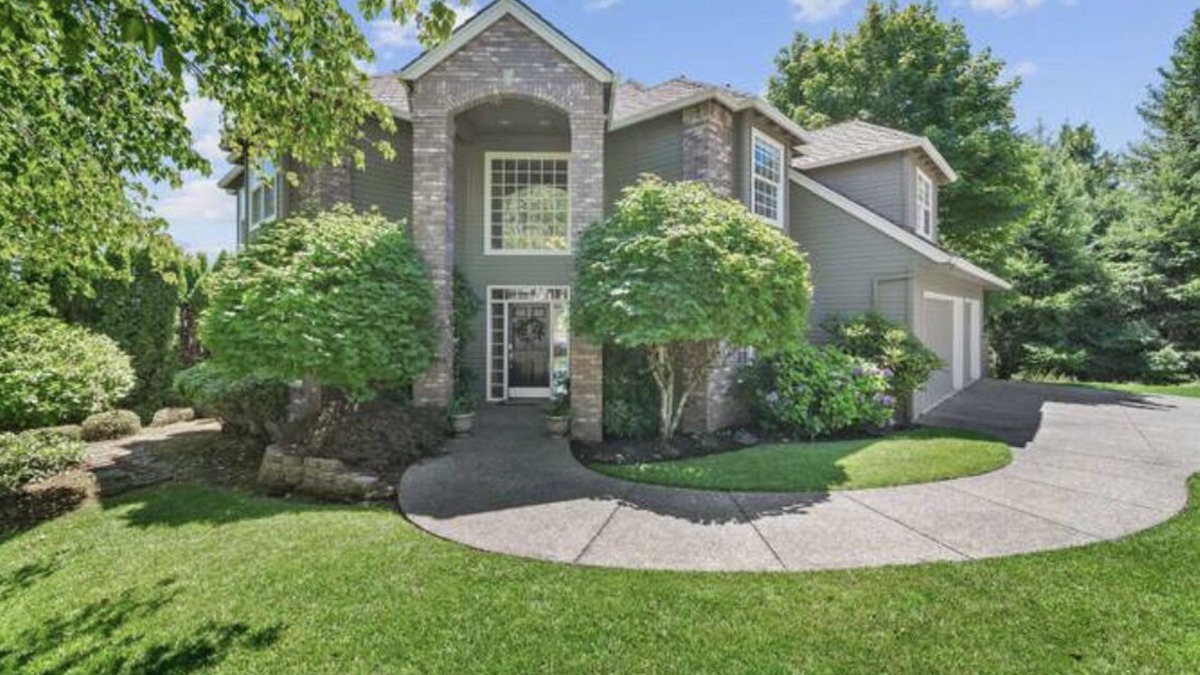 West Linn House | Traditional Large Family Home