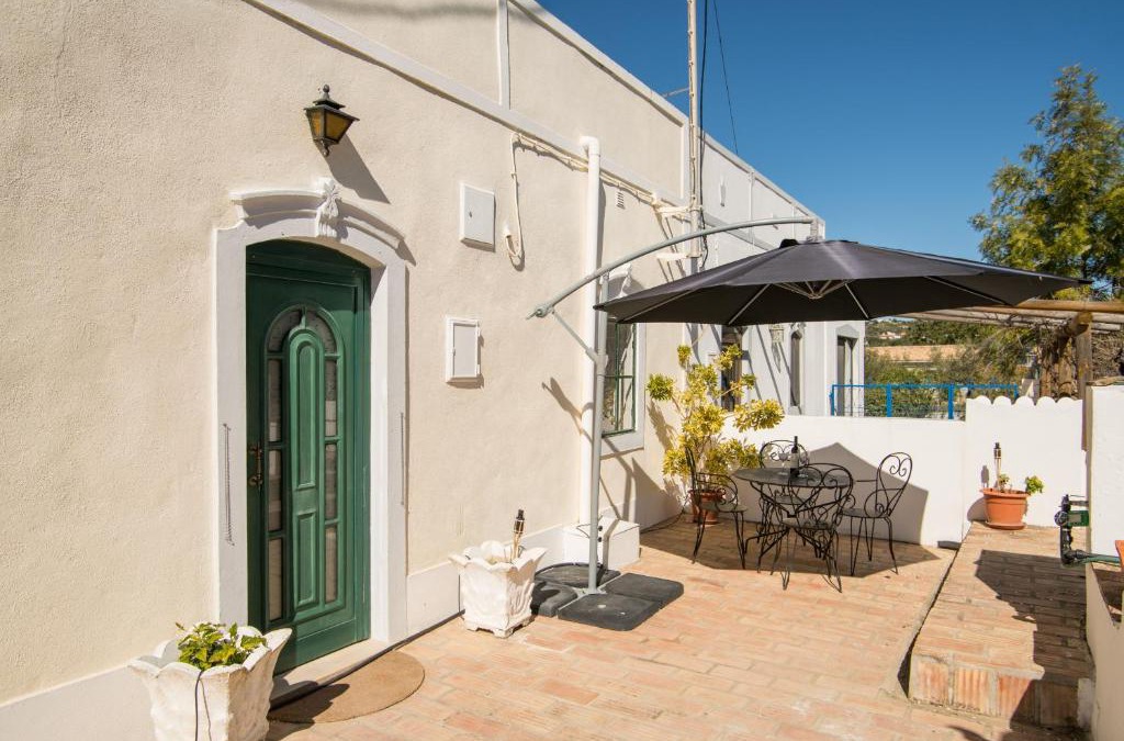 Gorjoes Villa | Traditional Countryside Quinta in Santa Barbara de Nexe