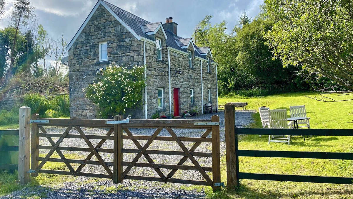 Keshcarrigan Cottage | Traditional Stone cottage in Co. Leitrim.