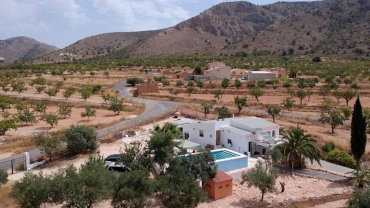 Alguena House | Traditional Spanish cave house in Alguena