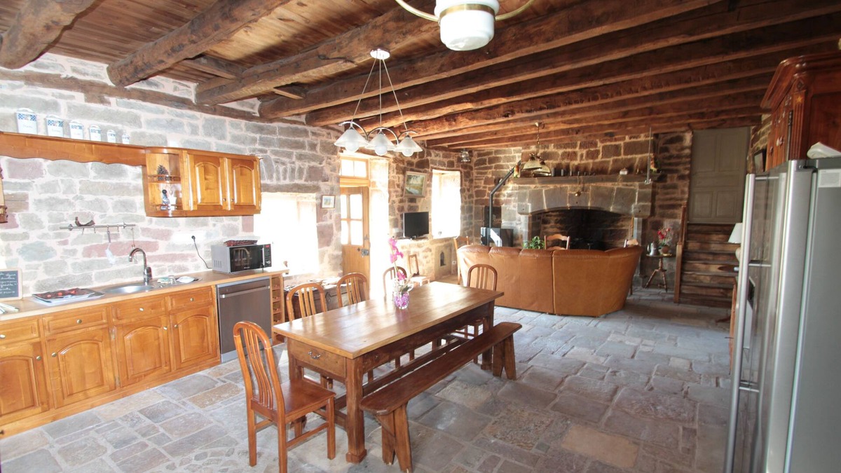 Noailhac Cottage | Traditional stone house with Jacuzzi, fireplace *