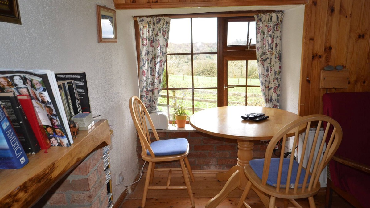 Shiplake Cottage | Traditional thatched irish Cottage for 1Person