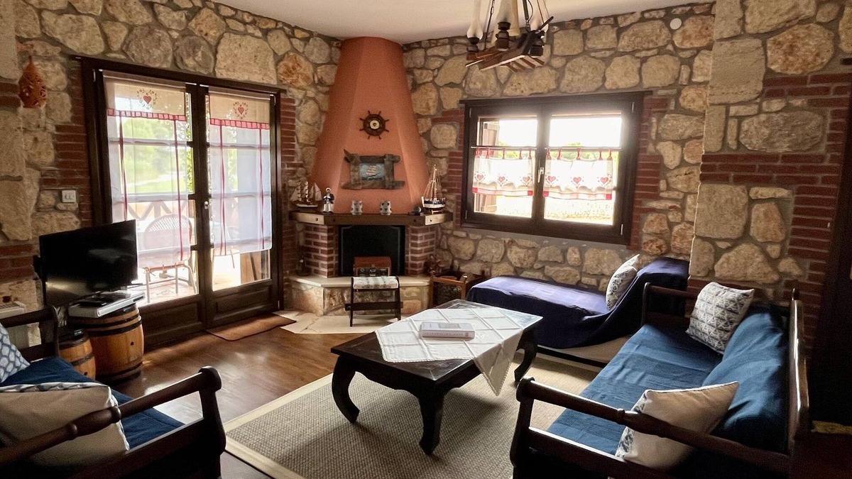 Vourvourou Villa | Traditional Villa Rokosini