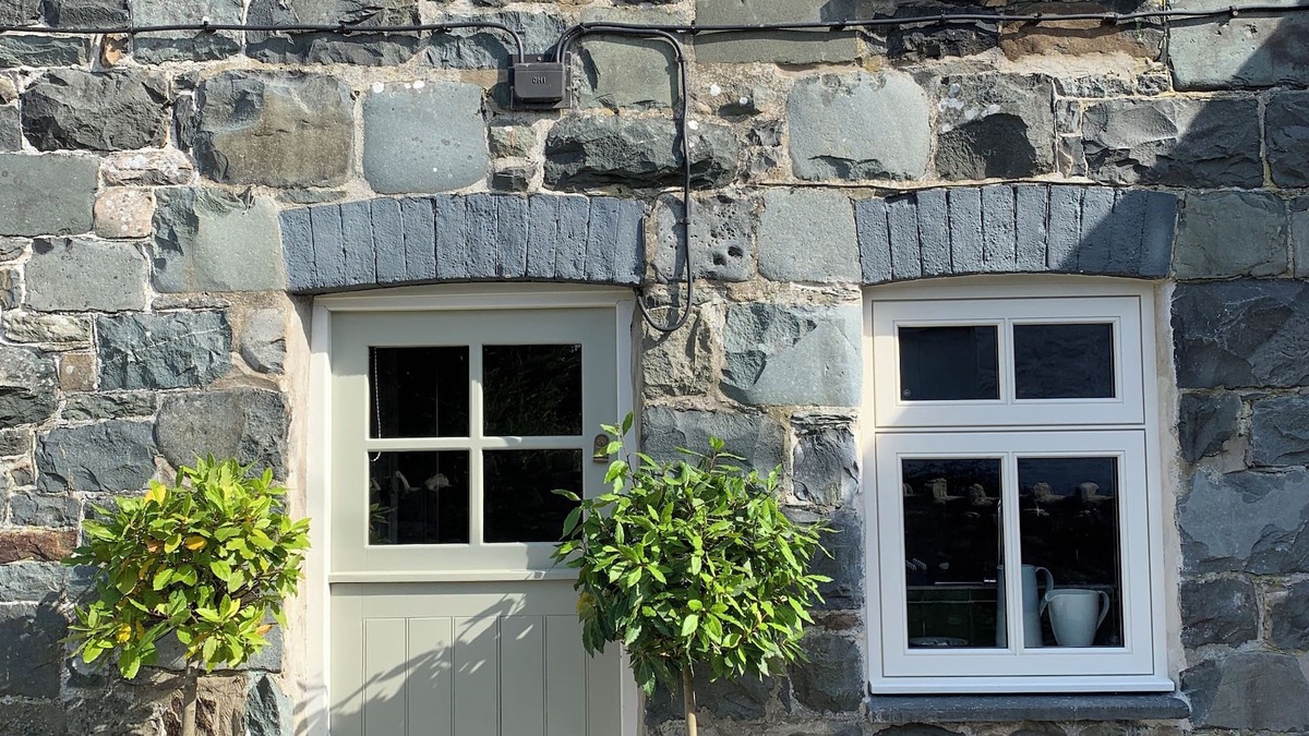 Llwyngwril Cottage | Traditional Welsh Cottage In Snowdonia National Park. Visit Wales 4 Star Rated
