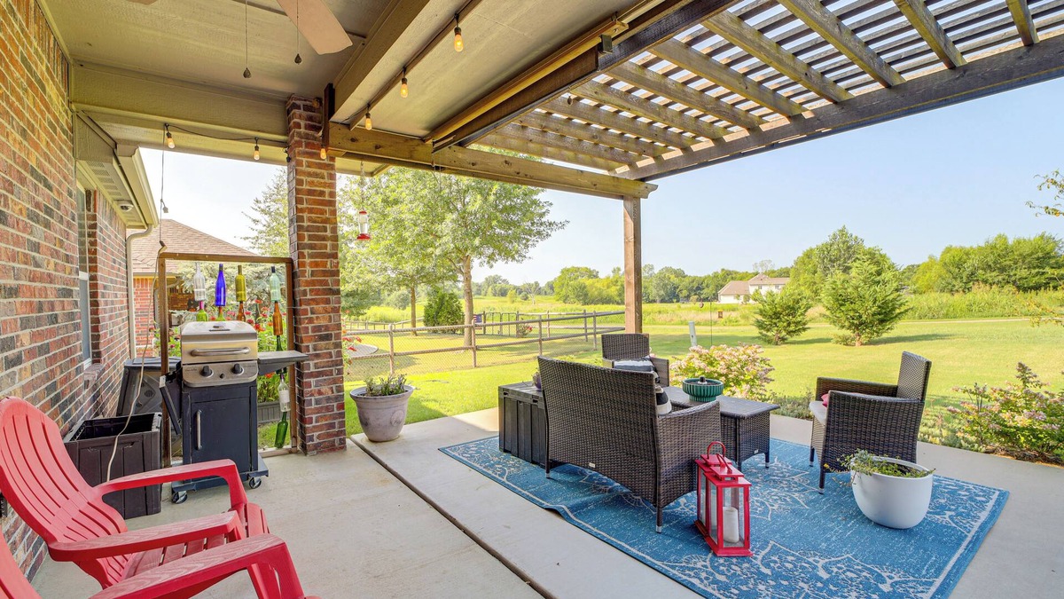 Verdigris House | Trail Access + Patio: Peaceful Tulsa Area Retreat