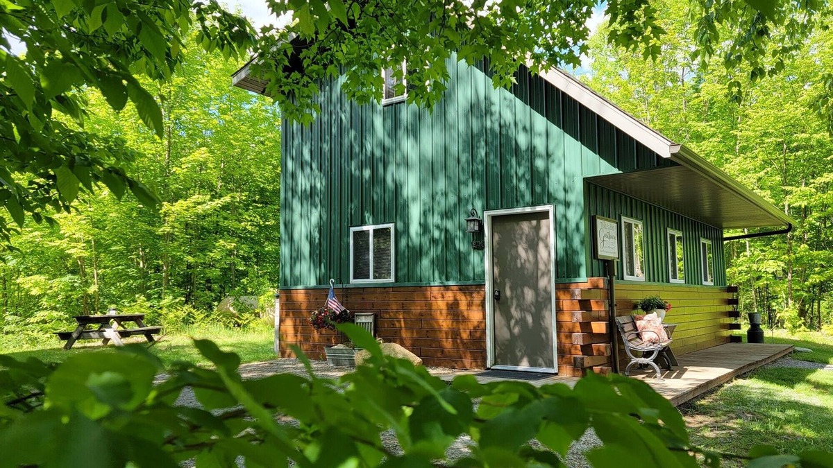 Fairview House | Trail's End Guesthouse- Vacation Cabin