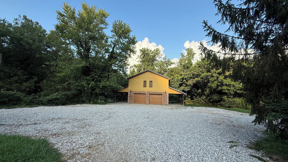 Matewan Cabin | Trailhead Riverfront Cabin