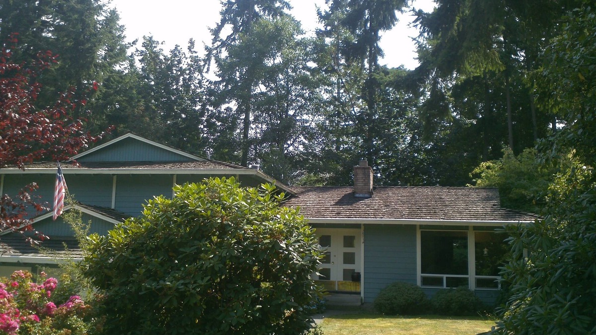 Inglewood-Finn Hill House | Trails, Parks and Lake