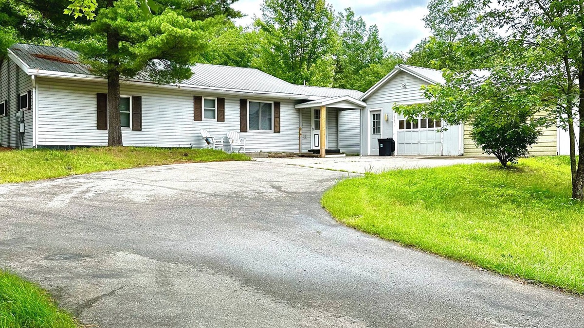 Crivitz House | Trails+R&R+H2O Falls+One Hour From Lambeau!