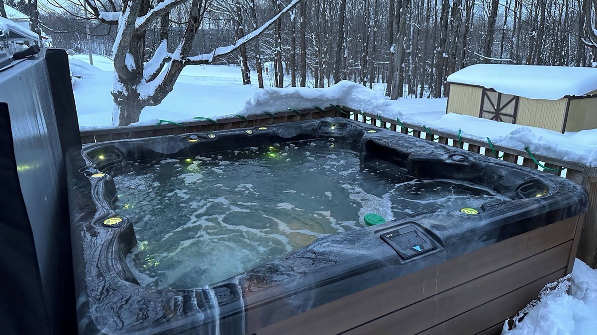 Wakefield House | Trailside #3 ~ Winter Fun Retreat! Ski, Snowboard, Snowmobile, Hot Tub, Hiking!