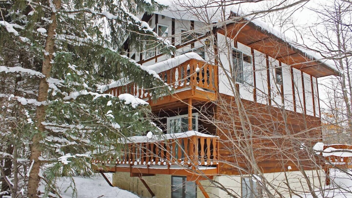 Bessemer House | Trailside Home on Powderhorn Mountain with A Sauna