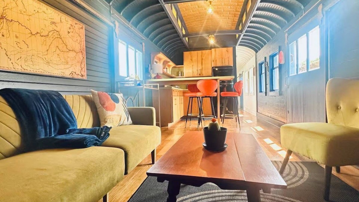 Grand Coteau House | Train Wreck Inn - The Blue Train Car