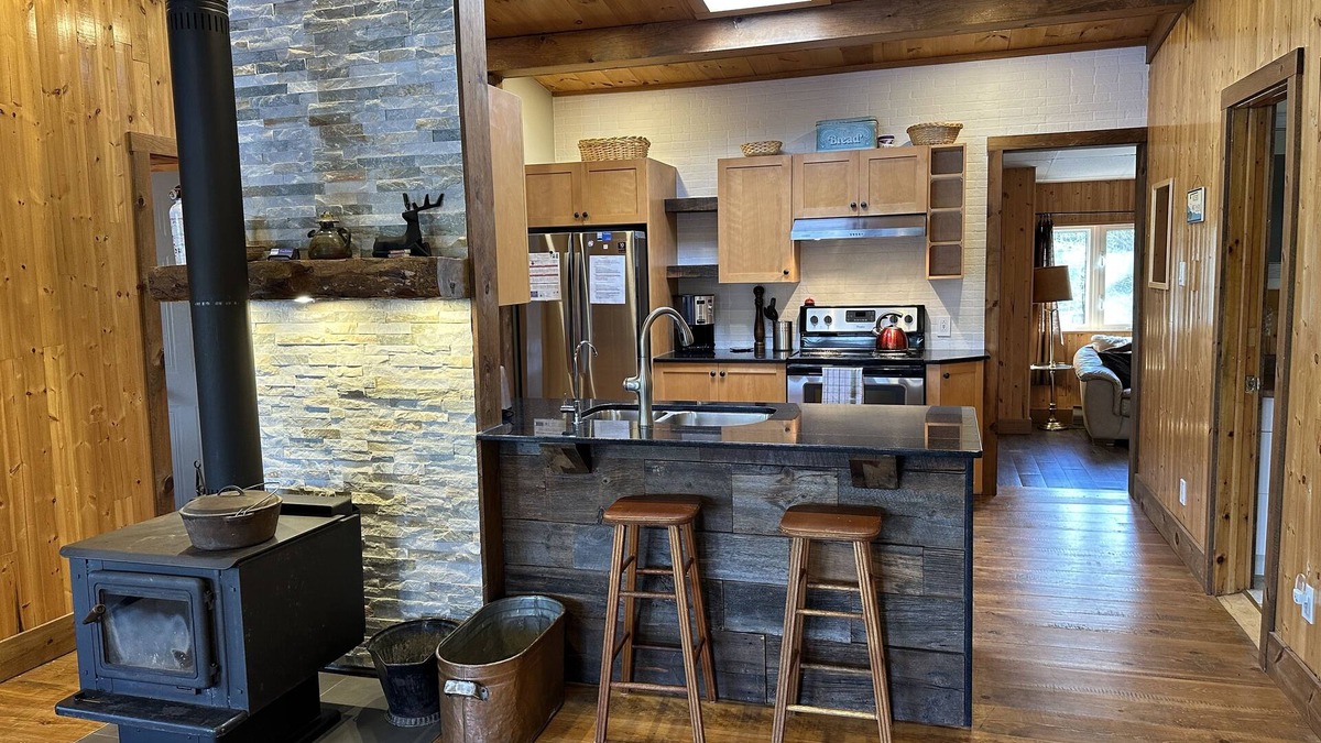Wentworth-Nord Ski Chalet | Tralina Lakefront Cottage: Private Beach, Incredible views, 5 min to Store/SAQ