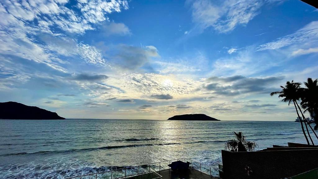 Zona Dorada Apartment | Tramonto, a Beachfront Bliss!