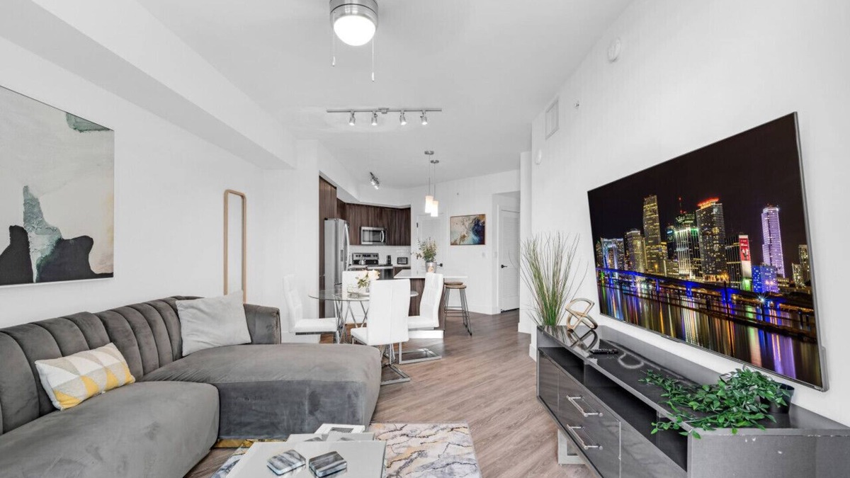 Doral Apartment | Tranquil 1 Bed Escape in Doral W/Free Parking