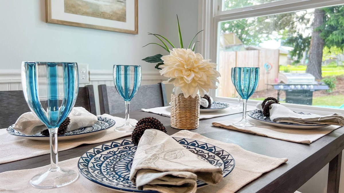 Everett House | Tranquil 2-bed house near Hospital, Park and Marina