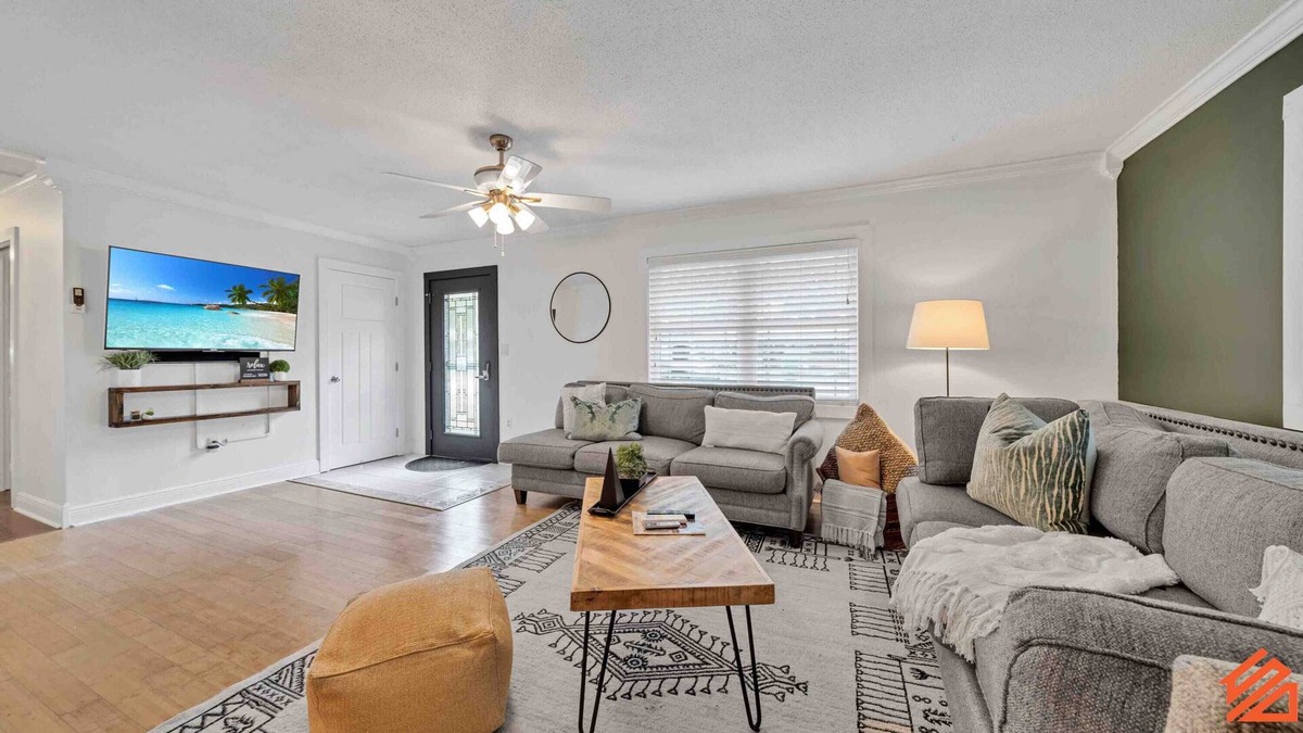 Lake Lorraine Apartment | Tranquil 3BR Family Home in Shalimar Near Water