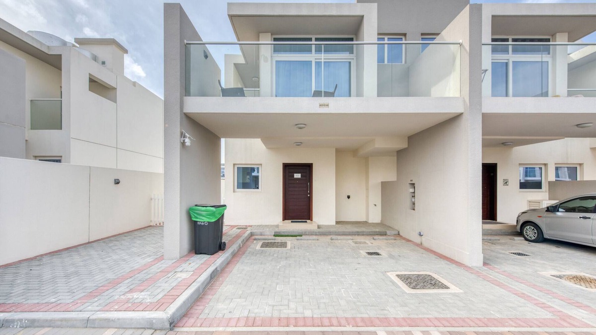 Dubai Ski Chalet | Tranquil 3BR Townhouse at Albizia Damac Hills 2 by Deluxe Holiday Homes