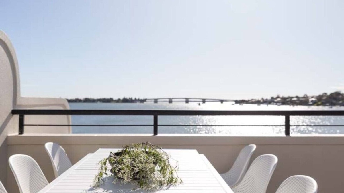 Sylvania Waters Apartment | Tranquil 4-bedroom water view apartment