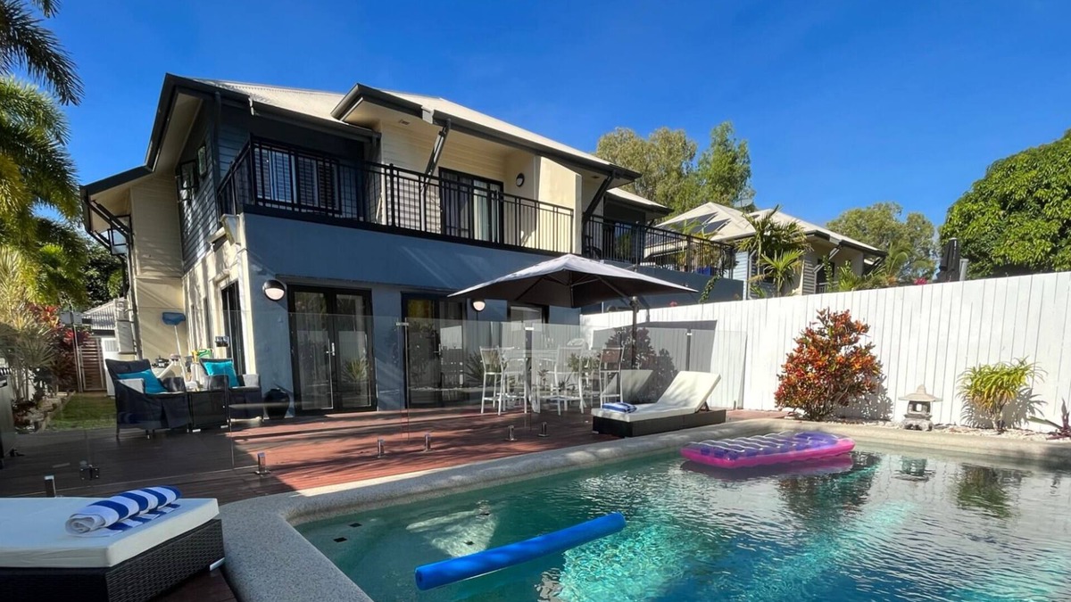 Clifton Beach Villa | Tranquil Bali-Style 4Br Lux Beachside Townhouse